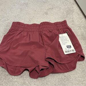 NEW lululemon tracker shorts 4in size 10 misty merlot